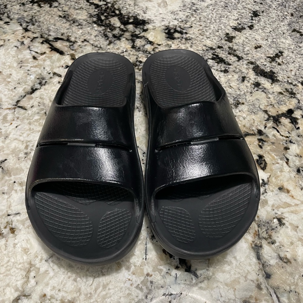 ⭐️⚡️OOFOS EUC Black Sandals